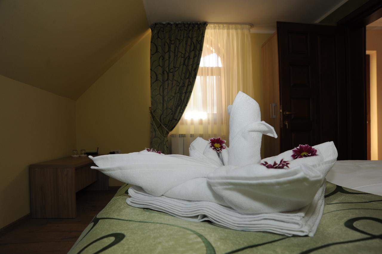 Castelul De Smarald Bed and Breakfast Pangaracior Εξωτερικό φωτογραφία