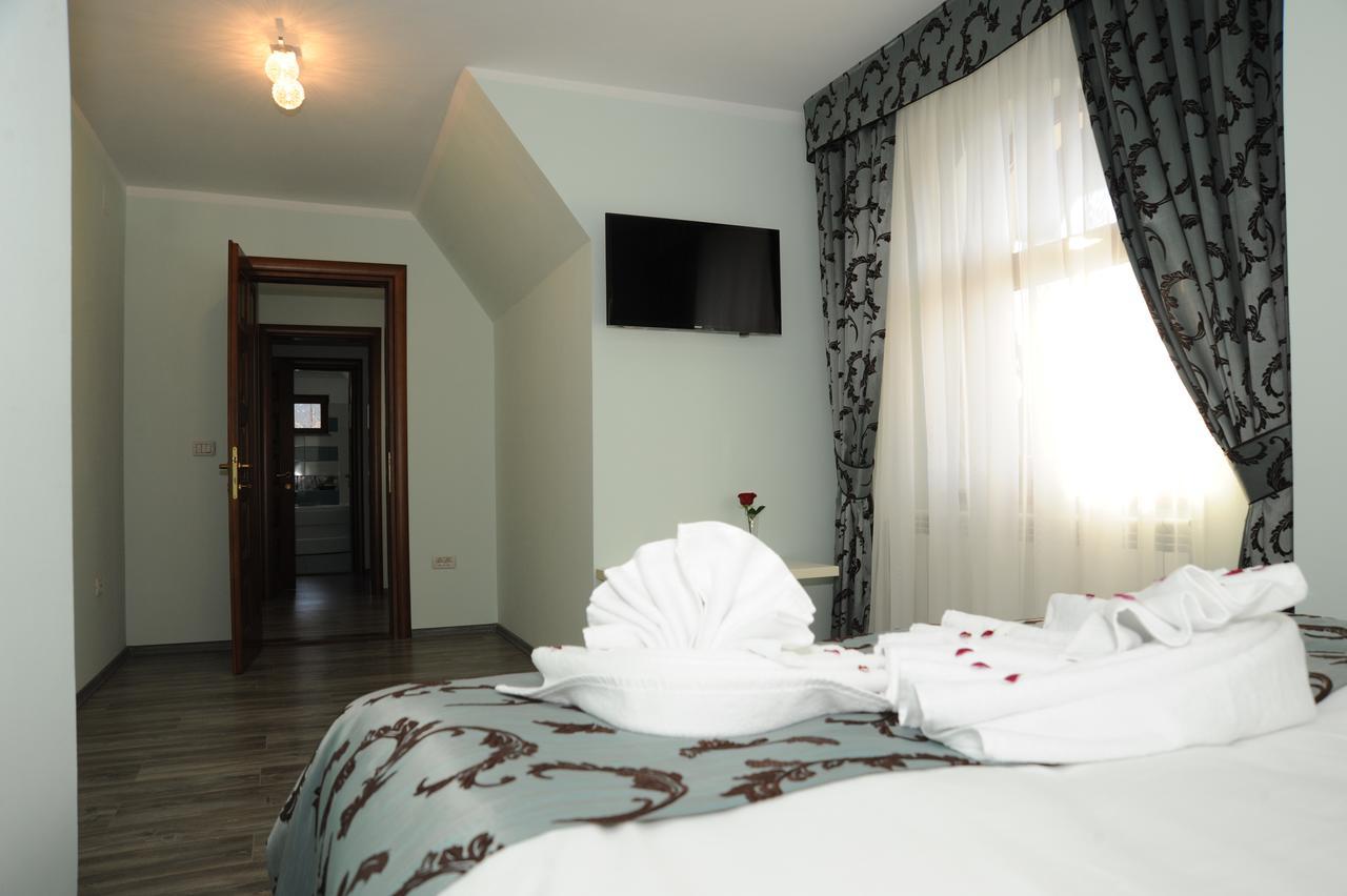 Castelul De Smarald Bed and Breakfast Pangaracior Εξωτερικό φωτογραφία